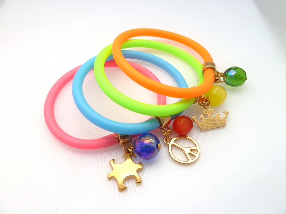 Rubber Bracelets/set Of 4 Neon Rubber Bracelets With Gold Plated Charms