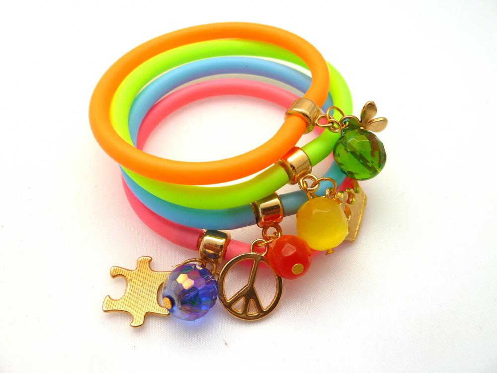 Rubber Bracelets/set Of 4 Neon Rubber Bracelets With Gold Plated Charms