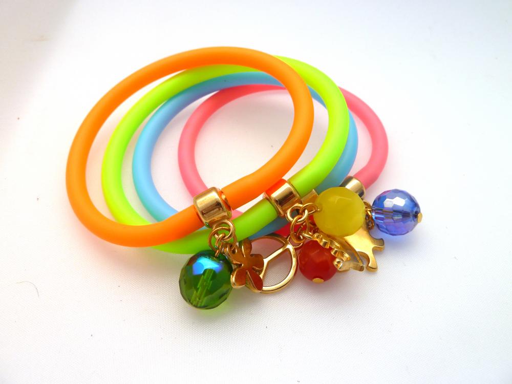 Rubber Bracelets/set Of 4 Neon Rubber Bracelets With Gold Plated Charms